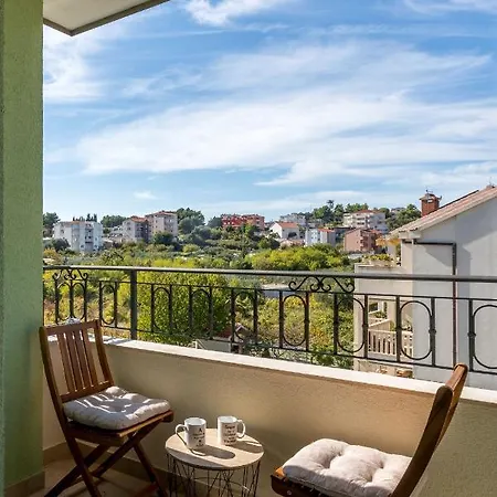 Apartman Lukiana*** *