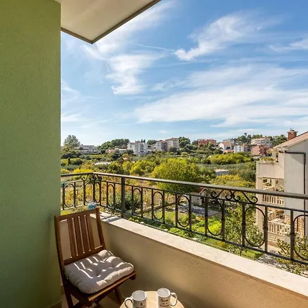 Apartman Lukiana*** *