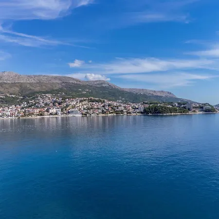 Apartman Lukiana*** *