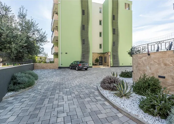 Apartman Lukiana*** *