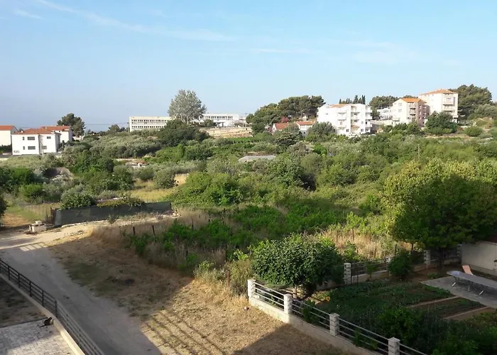 아파트 Apartman Lukiana***