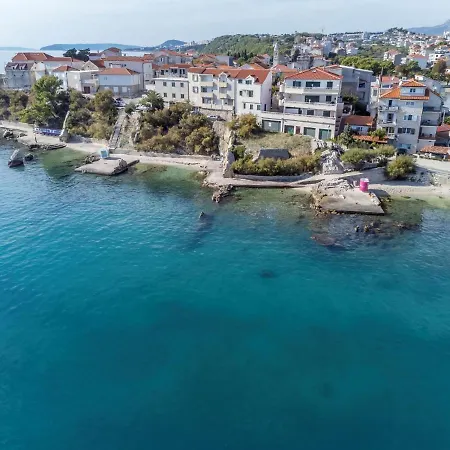 Διαμέρισμα Apartman Lukiana*** *