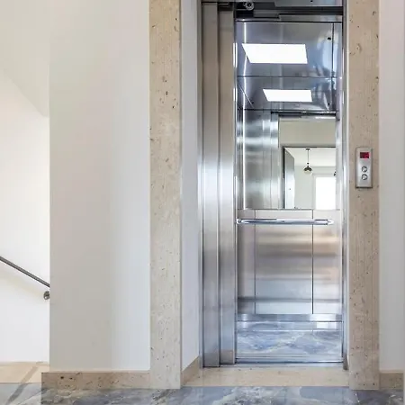 Apartment Apartman Lukiana*** Split