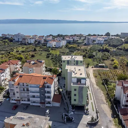 Apartment Apartman Lukiana*** *