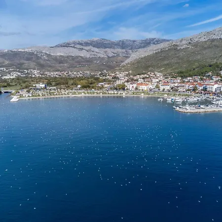 Διαμέρισμα Apartman Lukiana***