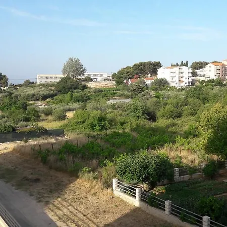 Apartment Apartman Lukiana***