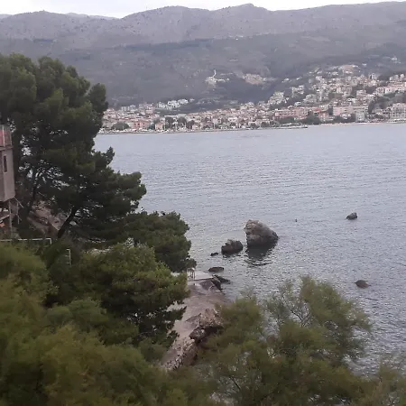 Διαμέρισμα Apartman Lukiana***